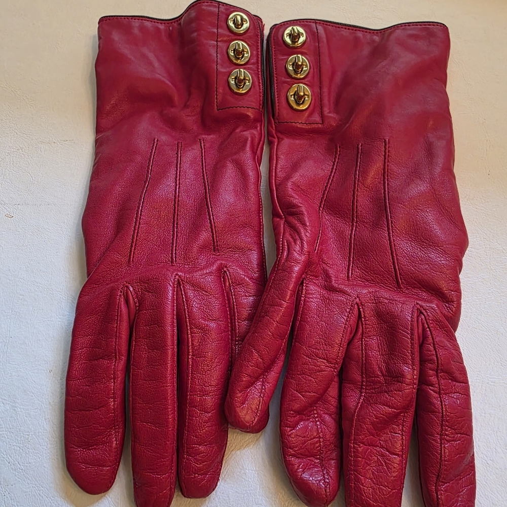 Elegant Red Coach Leather Gloves with Gold Buttons - Picture 12 of 14